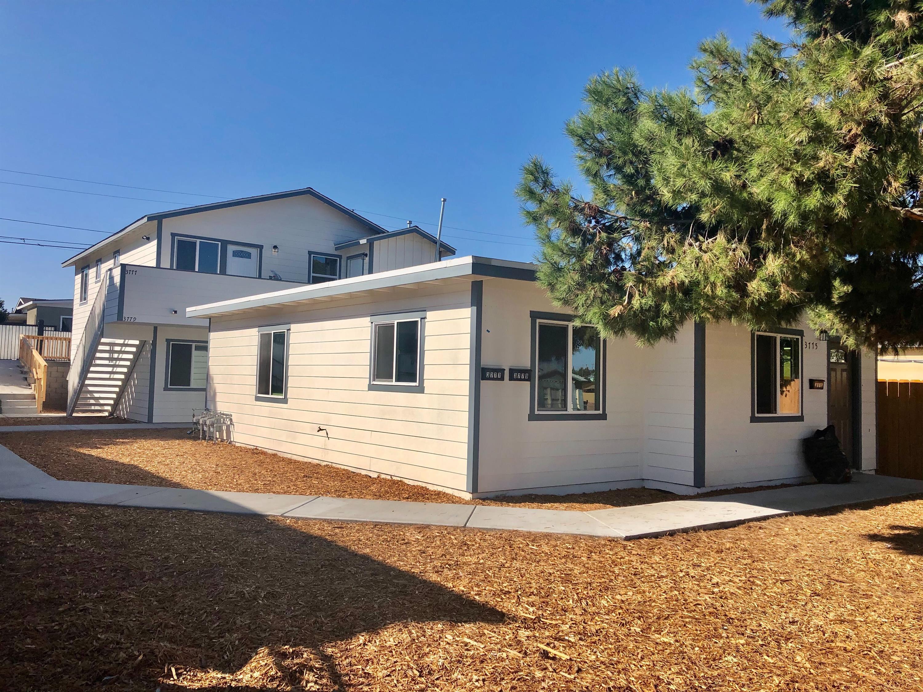 Teak Street - 3775